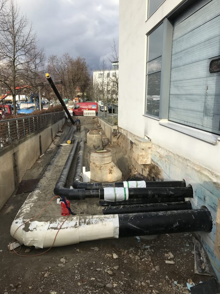 Verlegung der Leitungen des neuen Kälte- und Wärmerings auf dem Fraunhofer ISE-Campus. © Foto Fraunhofer ISE