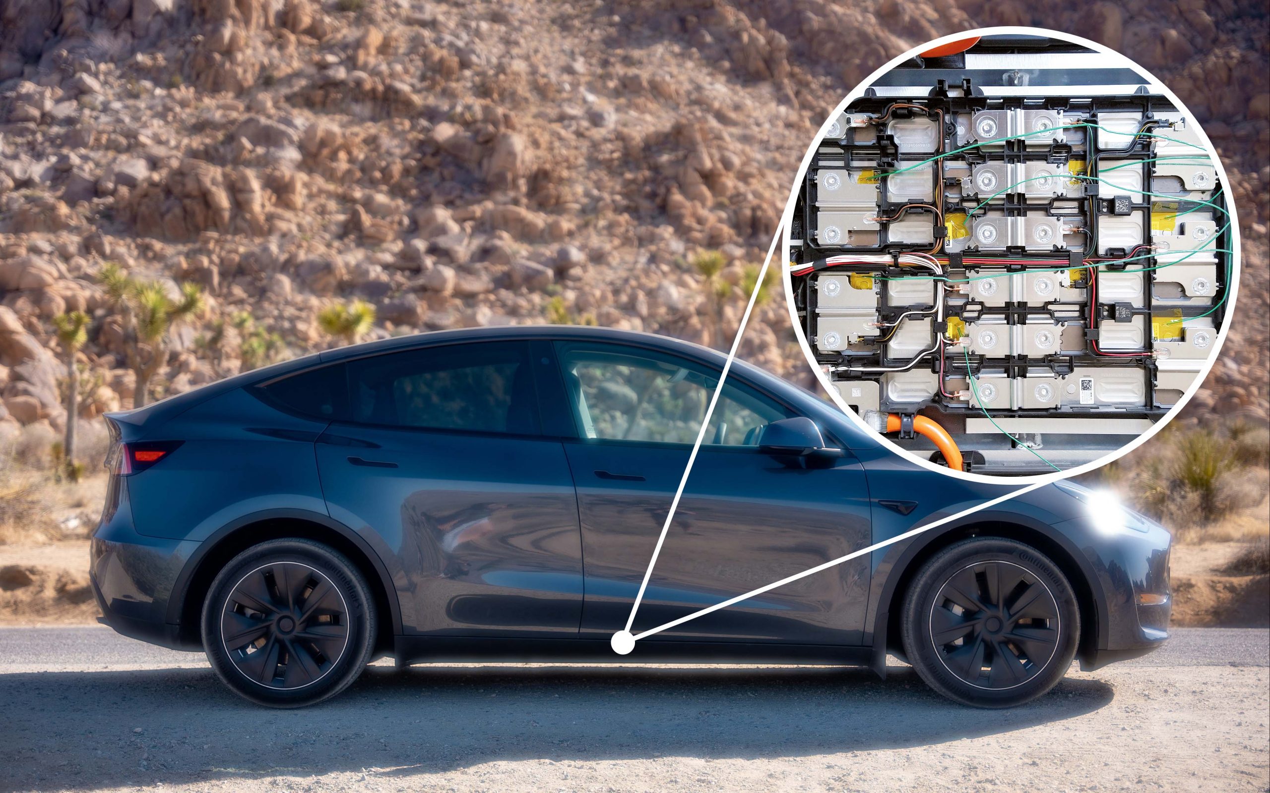 Charakterisierung einer Fahrzeugbatterie. Sichtbar ist das gesamte Batteriepack, welches sich aus der Verschaltung von Einzelmodulen zusammensetzt. In den Einzelmodulen sind Lithium-Ionen Batteriezellen integriert, welche Lithium-Nickel-Mangan-Cobalt-Oxid oder Lithium-Eisenphosphat Verbindungen enthalten.