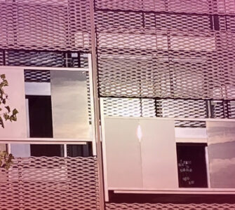 Bauwerkintegrierte Photovoltaik (BIPV) in Manresa, Spanien.