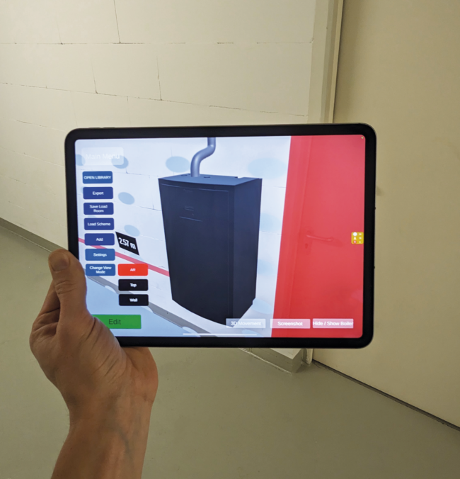 Durch die Augmented Reality-Funktion der »Heat Pump PlanAR« kann die geplante Wärmepumpenanlage vorab im Heizungskeller dargestellt werden. © Fraunhofer ISE 